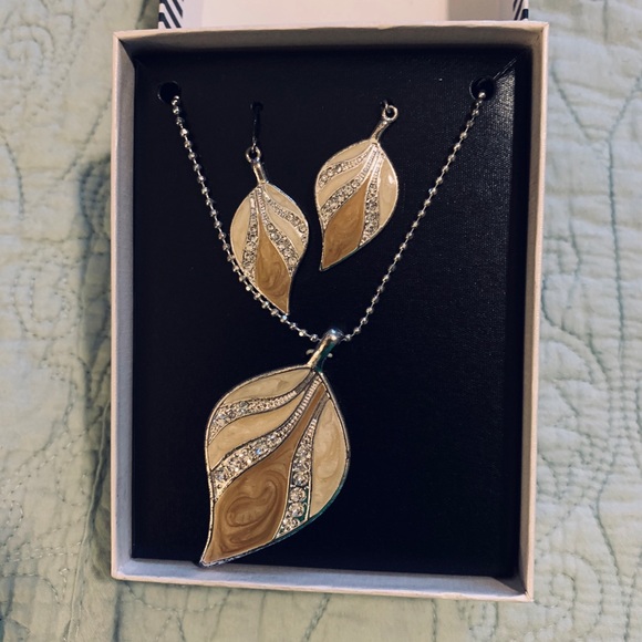 Necklace - Picture 2 of 5